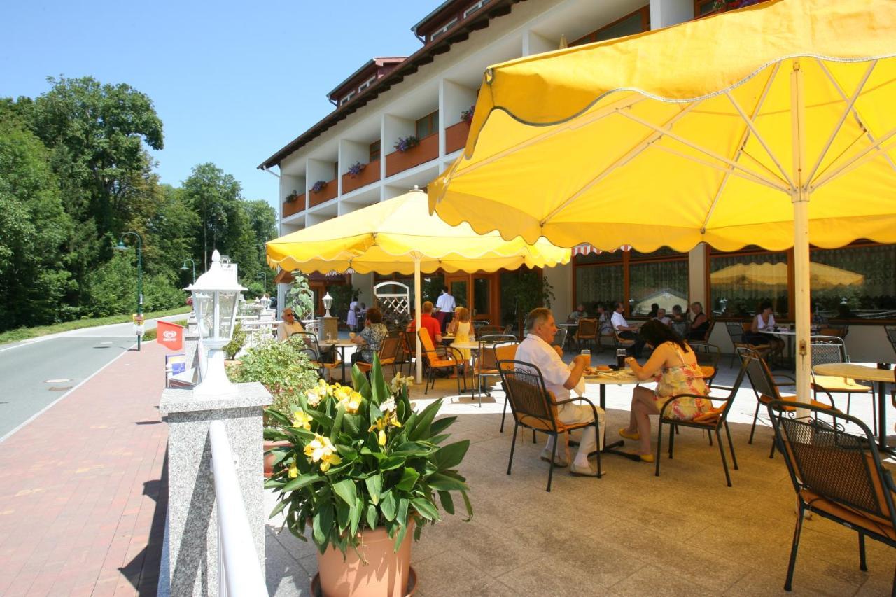 Hotel zum Kastell Bad Tatzmannsdorf Exterior foto